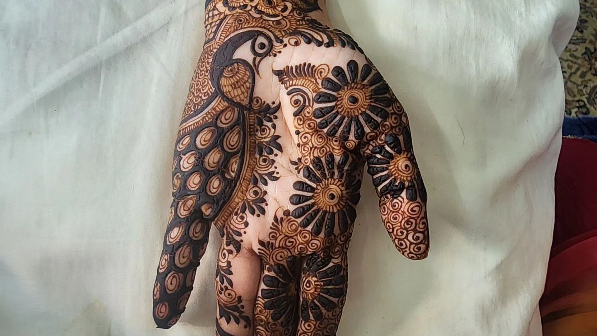 Peacock bridal mehendi on palm by Mehnaz Zaman — Mehendi classes Kolkata