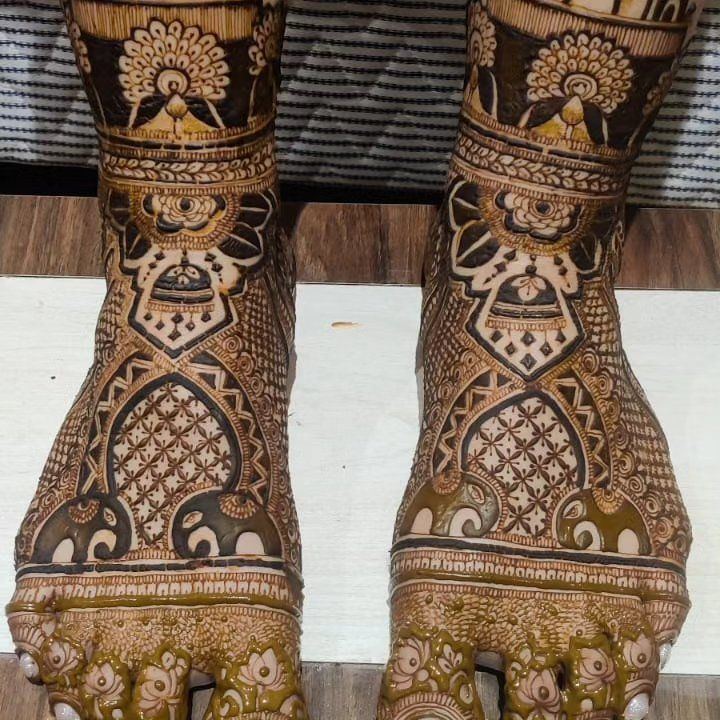 Bridal feet mehendi with dense jaali and paisley